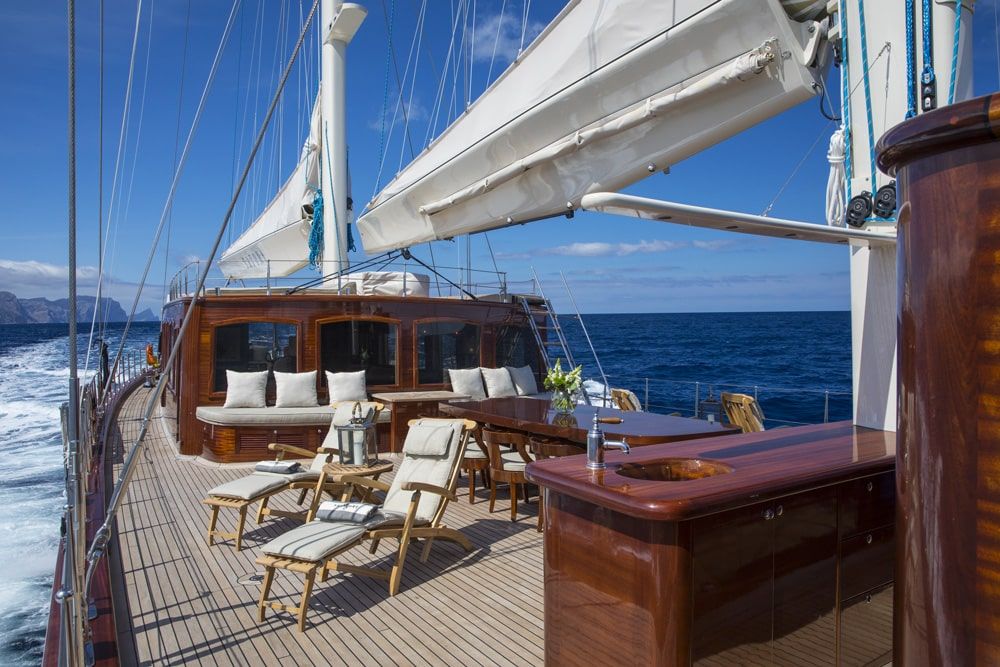 Satori Yacht ponte